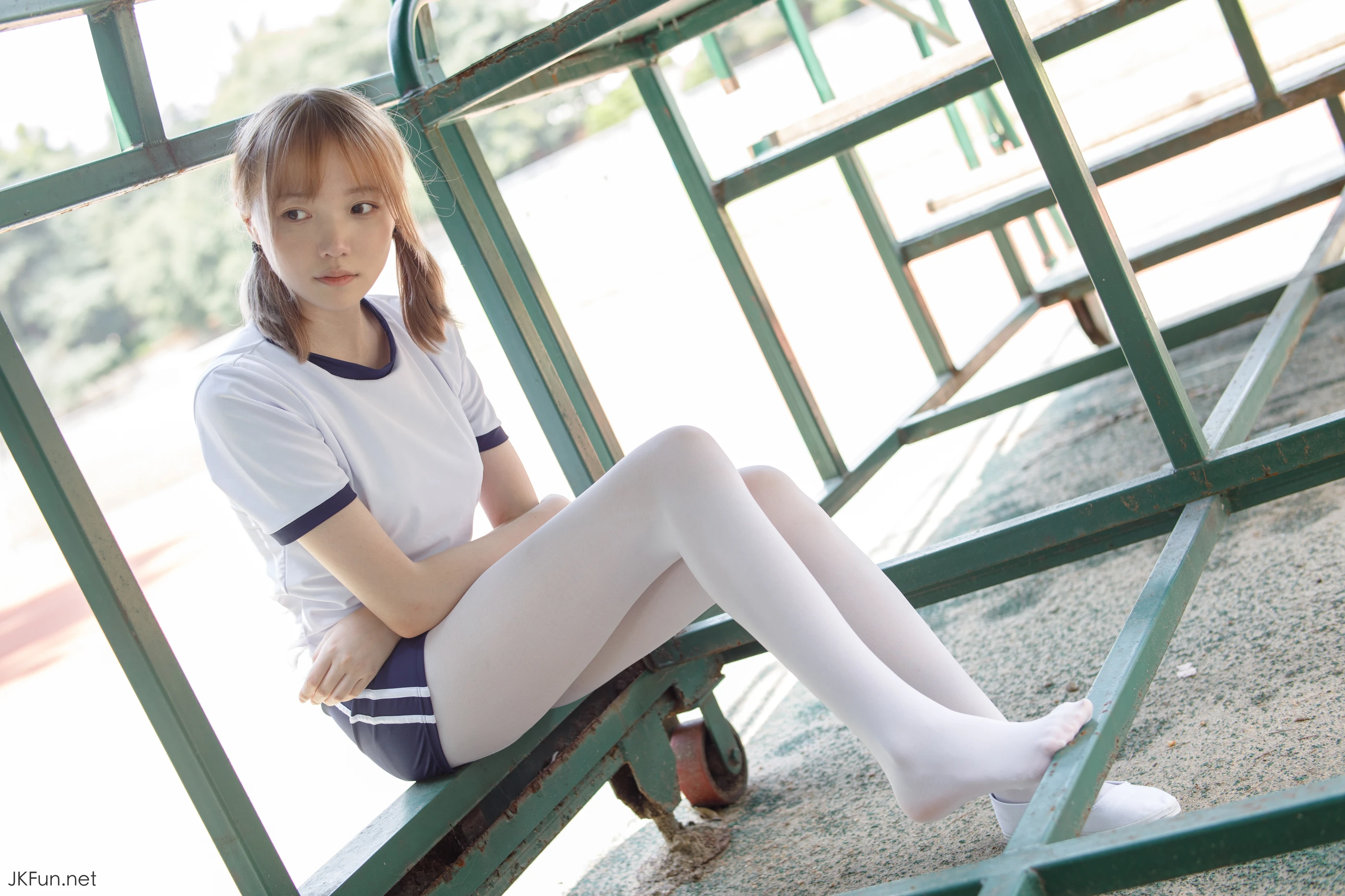 森萝财团 [JKFUN-019] 80D白丝外景体操服 Aika [107P 1V]插图1